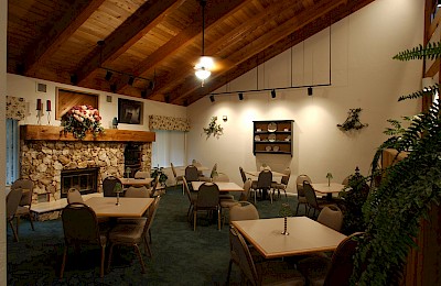 Dining Room at Stillwaters Lodge Retreat and Conference Center, FL 